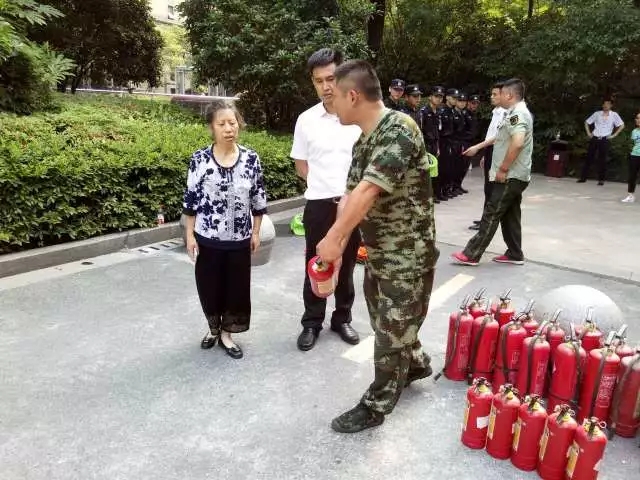 煙感警報器突鳴，10分鐘緊急滅火獲業(yè)主點贊